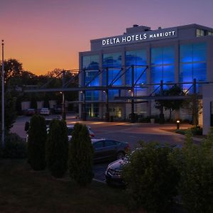 Delta Hotels By Marriott Milwaukee Northwest